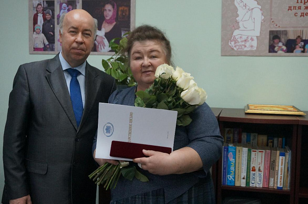 Валерий Иванов посетил женскую общественную организацию «Колыбель»